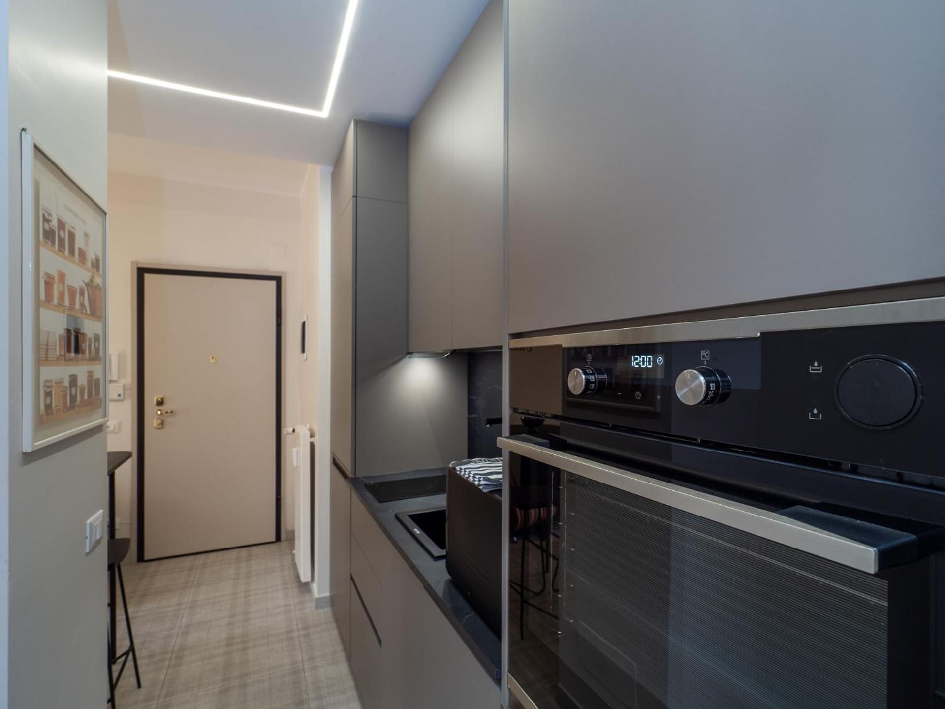 Stylish Flat With Balcony - 15 Min To Duomo Apartment