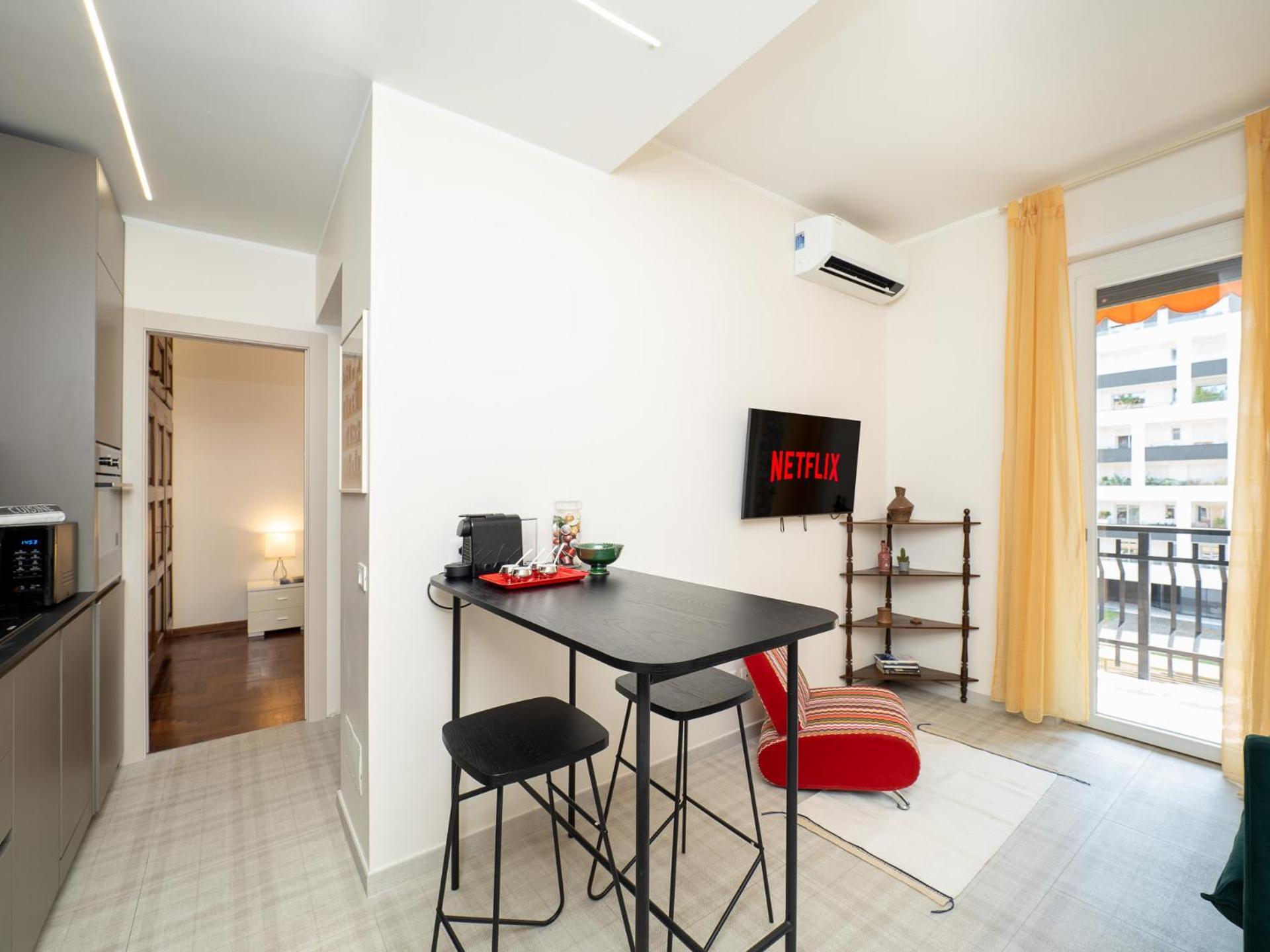 Apartment Stylish Flat With Balcony - 15 Min To Duomo