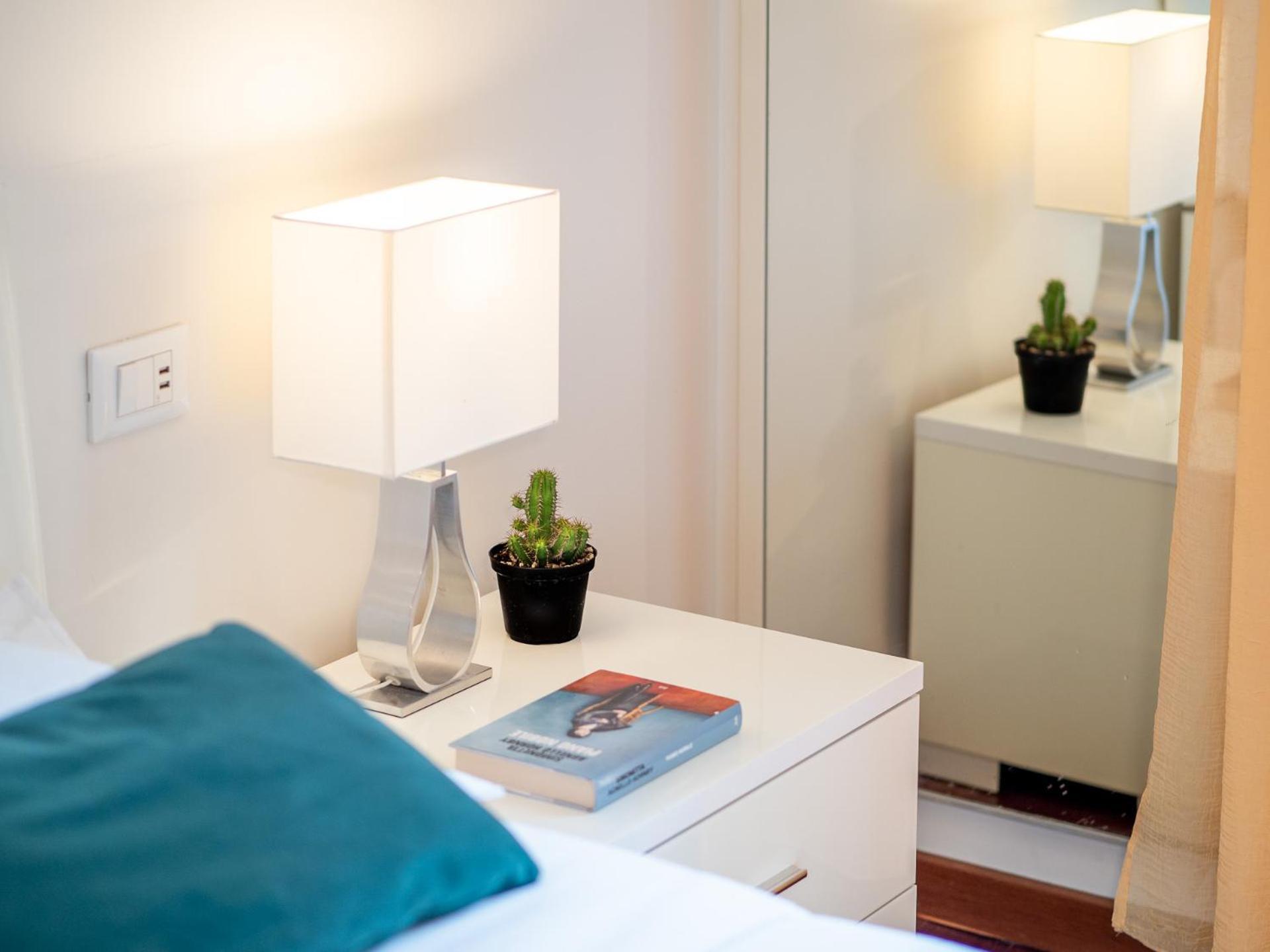Stylish Flat With Balcony - 15 Min To Duomo *