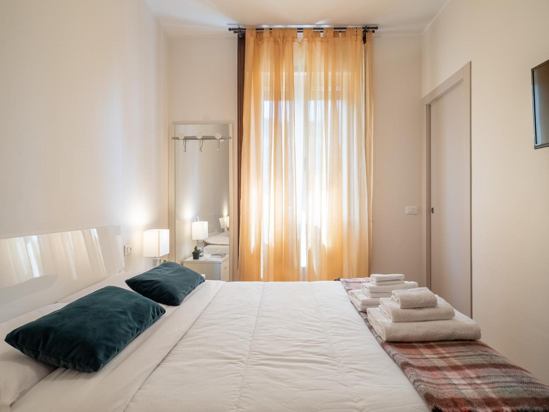Stylish Flat With Balcony - 15 Min To Duomo Apartment *